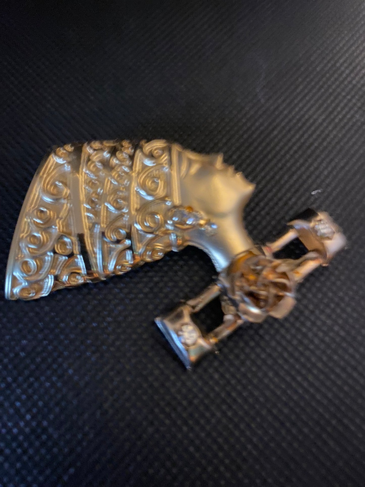 Brooch VTG gold tone Egyptian queen Nefertiti brooch pin