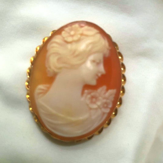 Vintage exquisite quality Authentic shell Cameo brooch 9ct gold