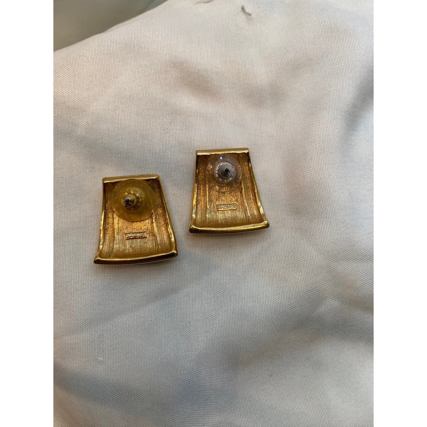 Ann Klien Black enamel gold tone Post Earrings 1980"s stylish elegance 1"x1"