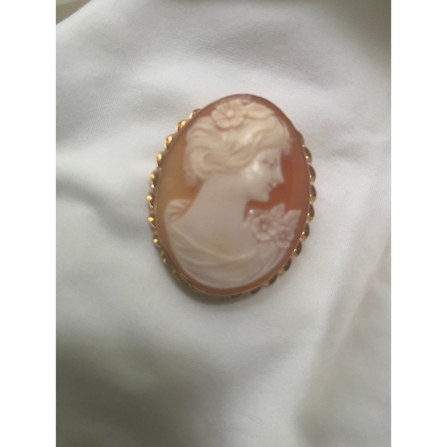Vintage exquisite quality Authentic shell Cameo brooch 9ct gold