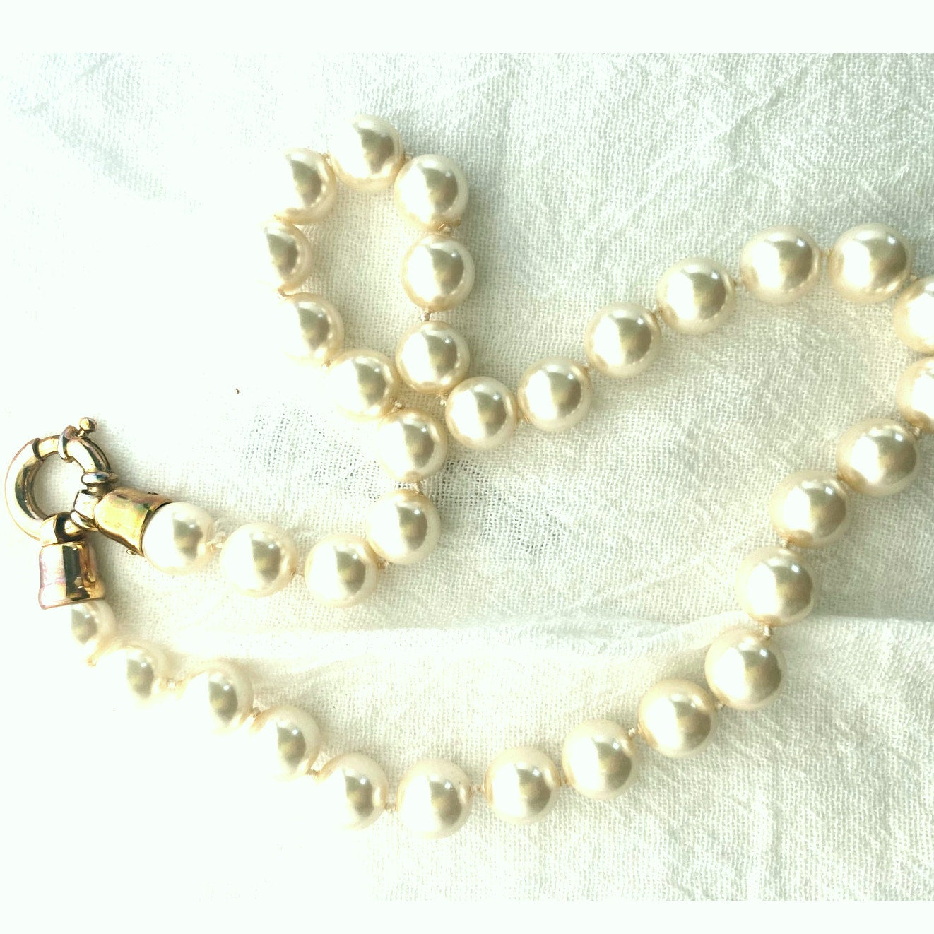 Vintage Faux Peral Necklace with Gold Clasp Classix 18" strand elegant classic