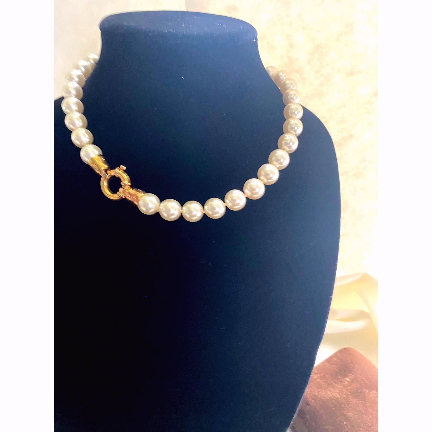 Vintage Peral Necklace with Gold Spring Ring Clasp 18-inch single strand Faux