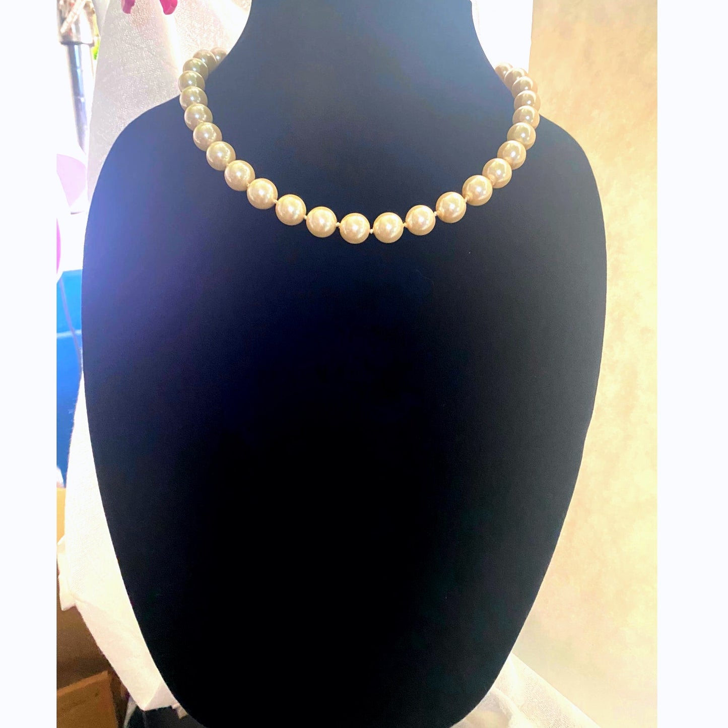 Vintage Faux Peral Necklace with Gold Clasp Classix 18" strand elegant classic