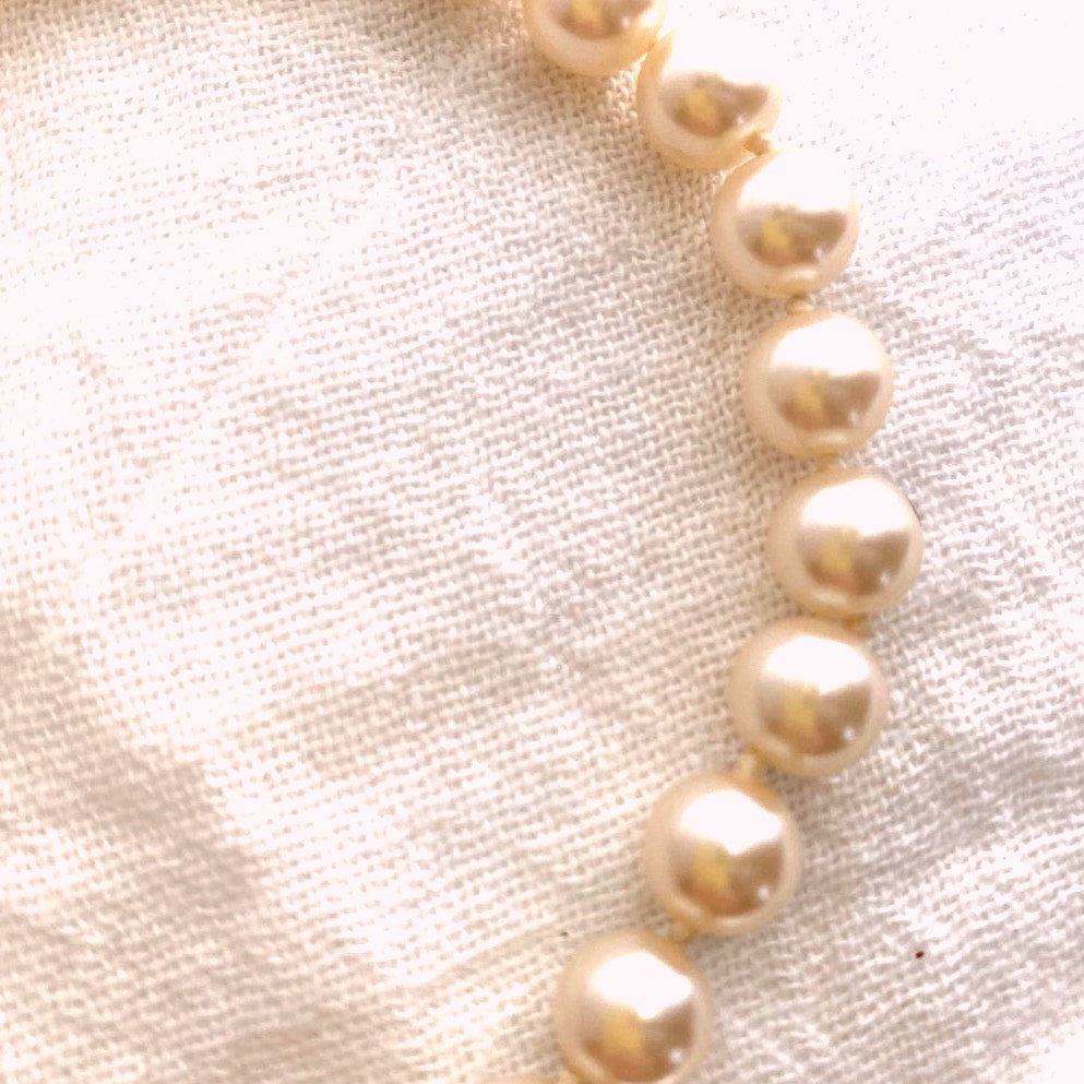 Vintage Kissaka Faux Peral Necklace 18-inch Gold Clasp Chocker Bridal or Evening