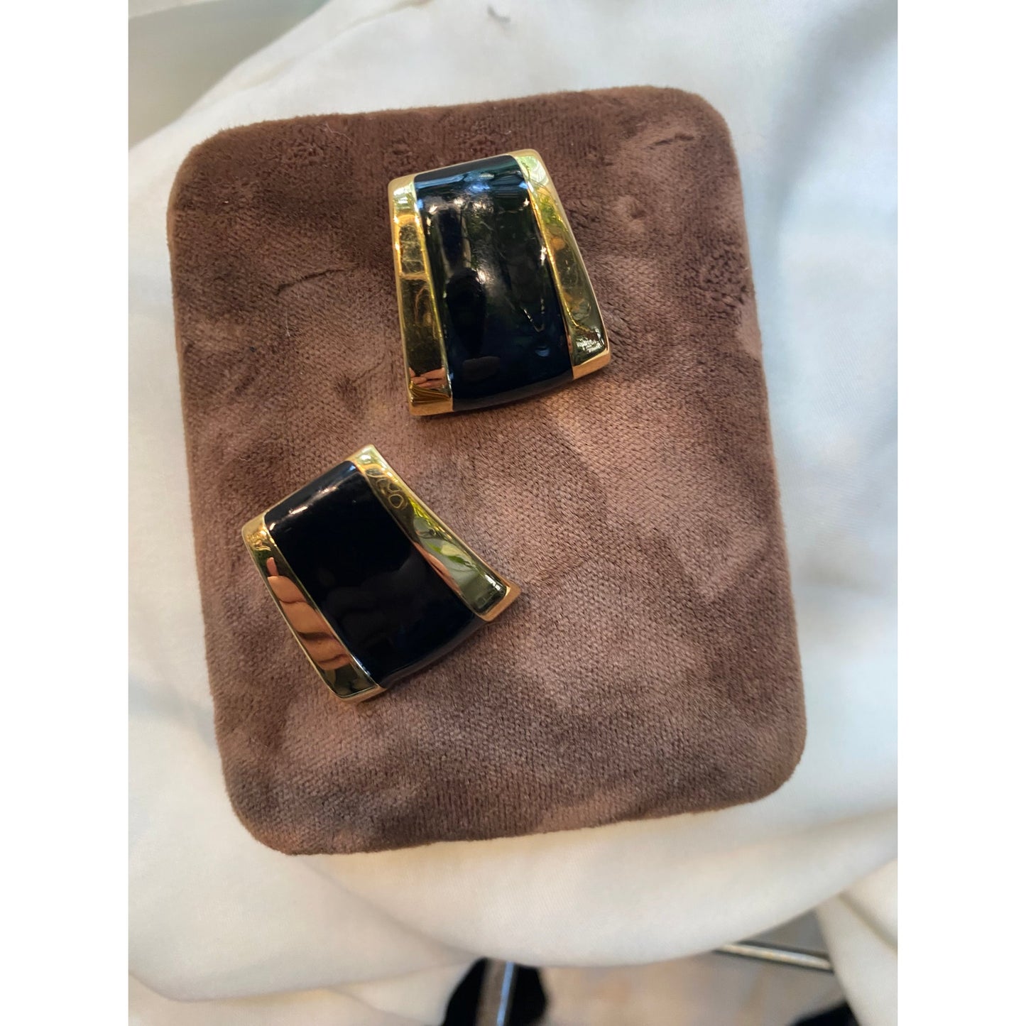 Ann Klien Black enamel gold tone Post Earrings 1980"s stylish elegance 1"x1"