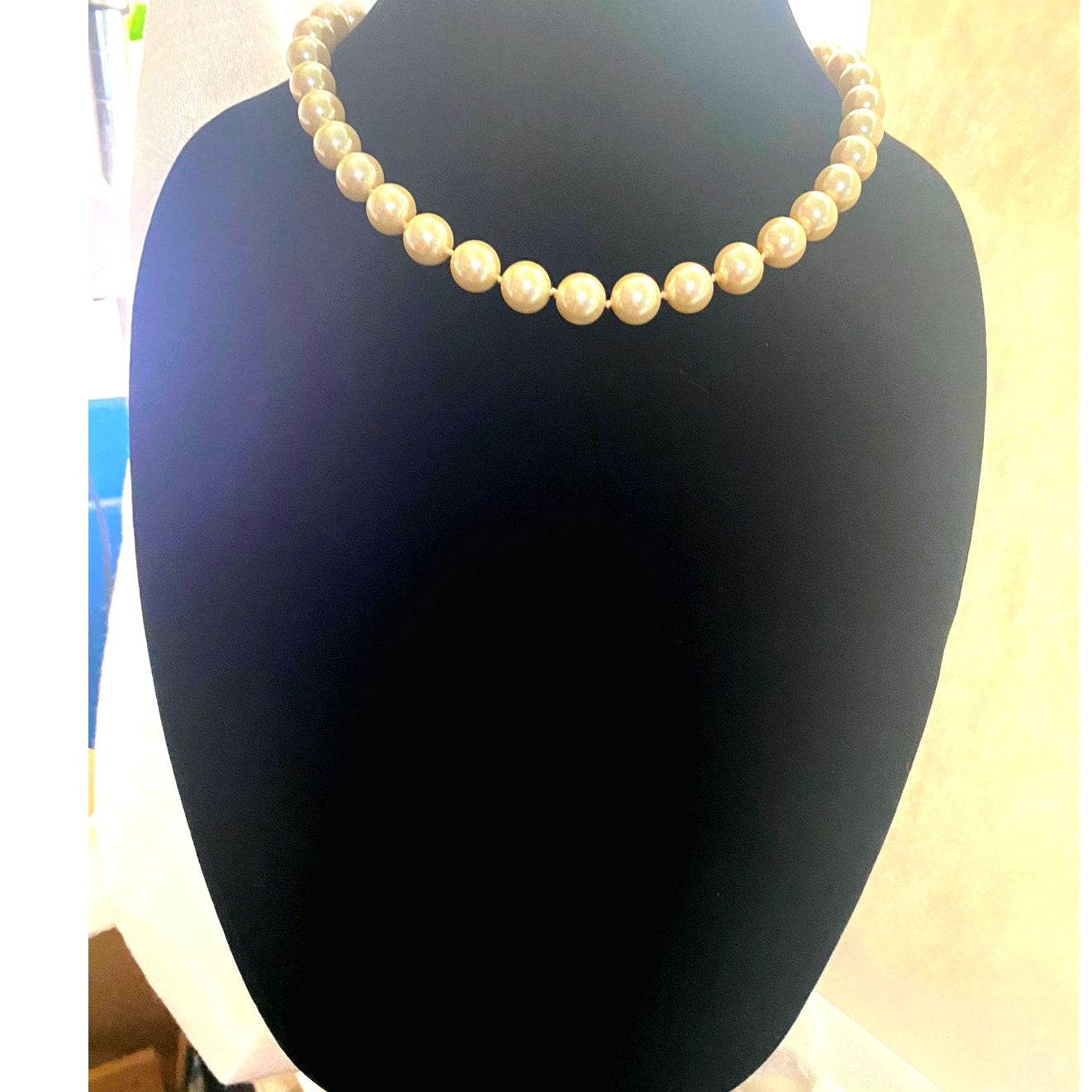 Vintage Faux Peral Necklace with Gold Clasp Classix 18" strand elegant classic