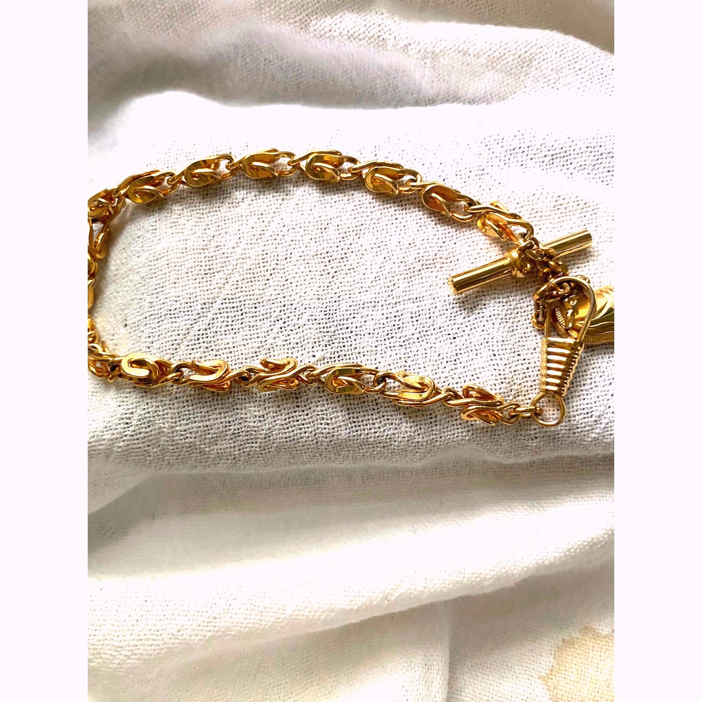 Vintage style Gold Toggle bracelet unique link chain plated gold statement piece