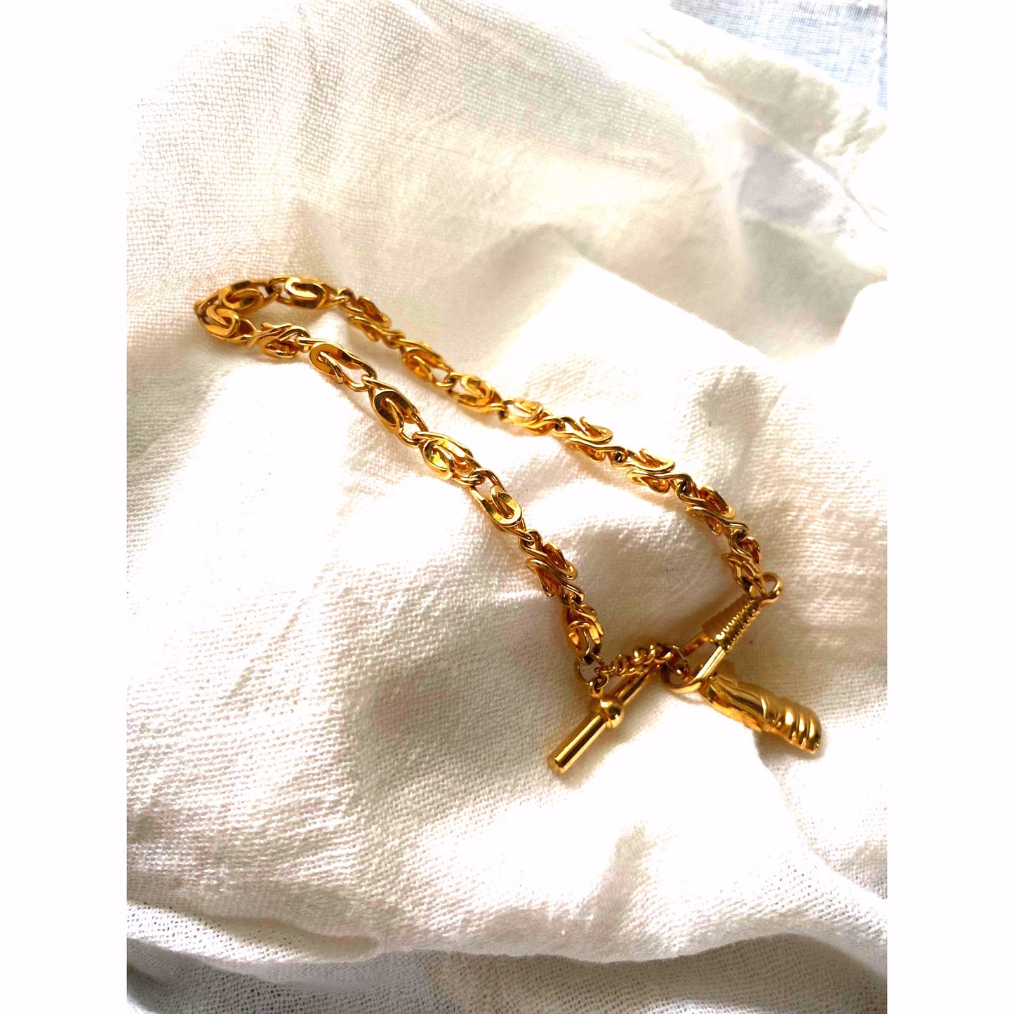 Vintage style Gold Toggle bracelet unique link chain plated gold statement piece