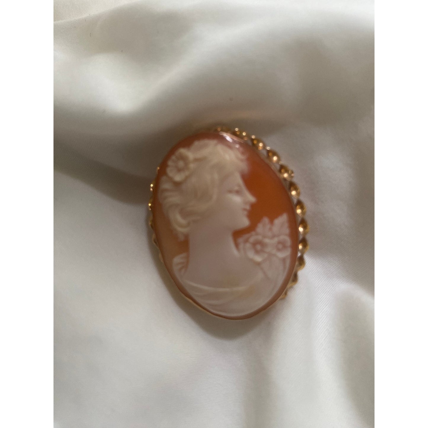 Vintage exquisite quality Authentic shell Cameo brooch 9ct gold