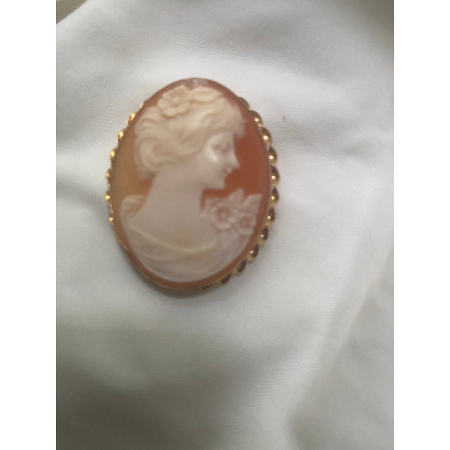 Vintage exquisite quality Authentic shell Cameo brooch 9ct gold