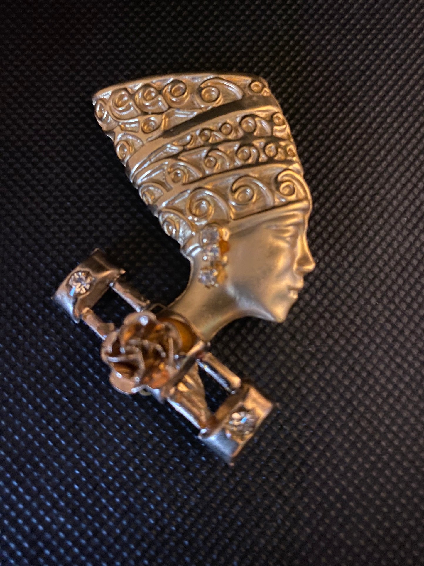 Brooch VTG gold tone Egyptian queen Nefertiti brooch pin