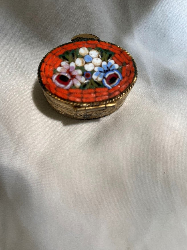 Italian Micro Mosaic brooch floral tiles Oval shaped gold plated metal Vintahe1940