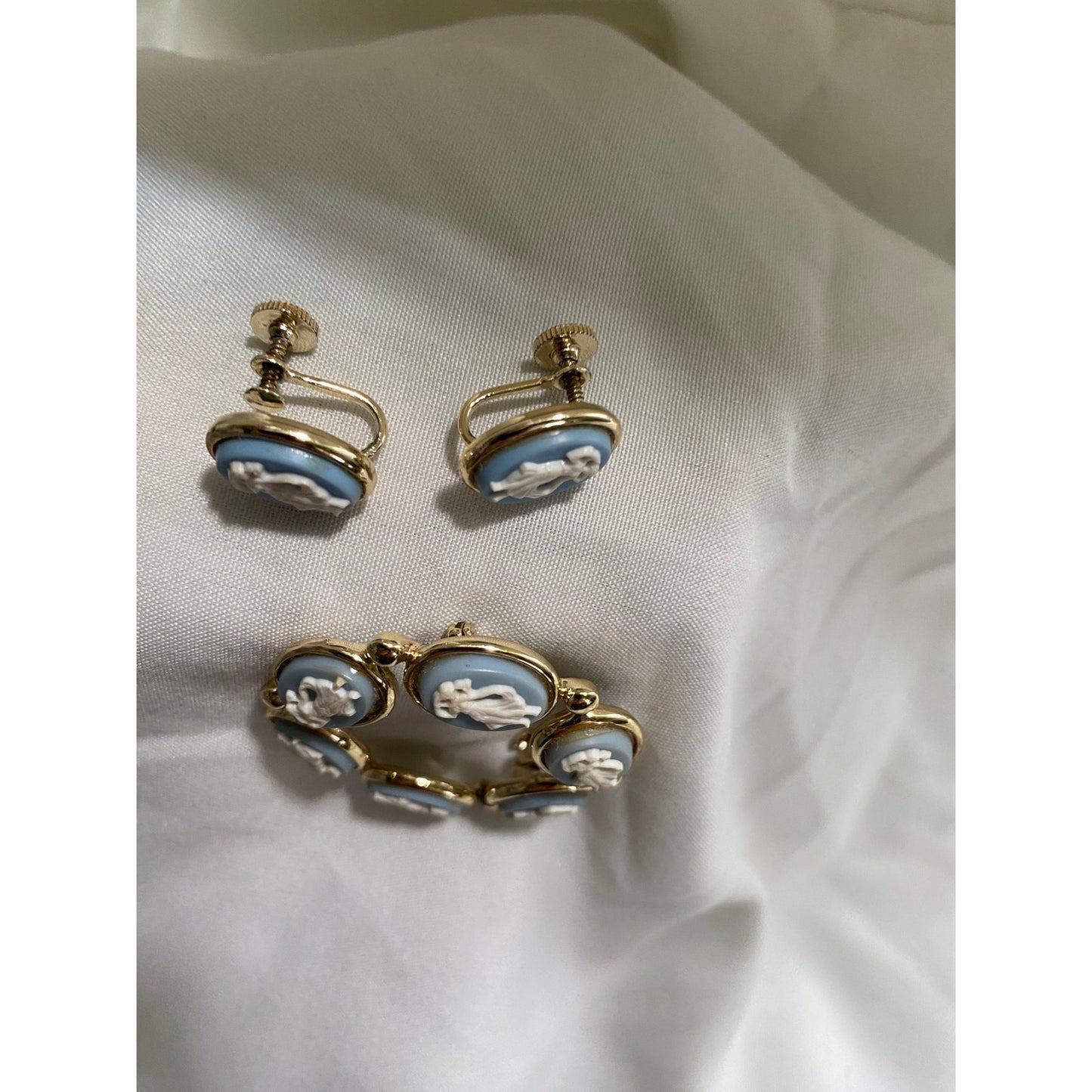 Vintage Long craft Cameo Brooch and earrings clip on