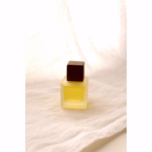 Vintage realities, mini perfume by Liz Claiborne 5 ml EAU De Parfumerie collectable mini bottle.