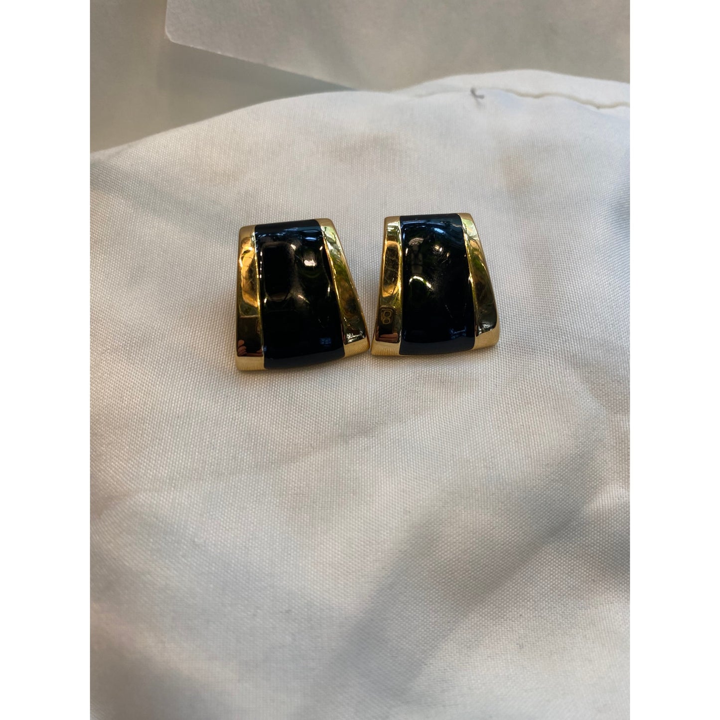Ann Klien Black enamel gold tone Post Earrings 1980"s stylish elegance 1"x1"