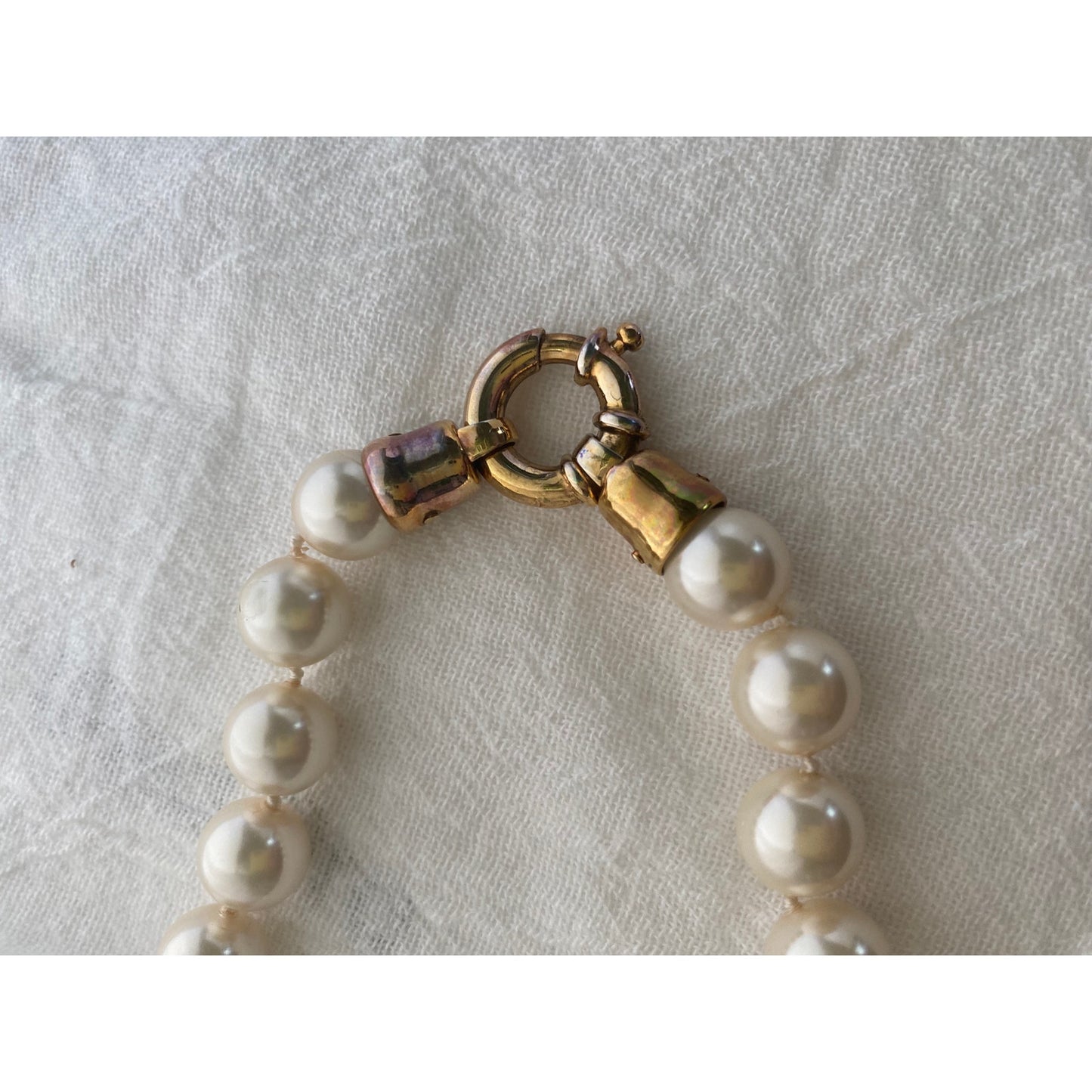 Vintage Faux Peral Necklace with Gold Clasp Classix 18" strand elegant classic