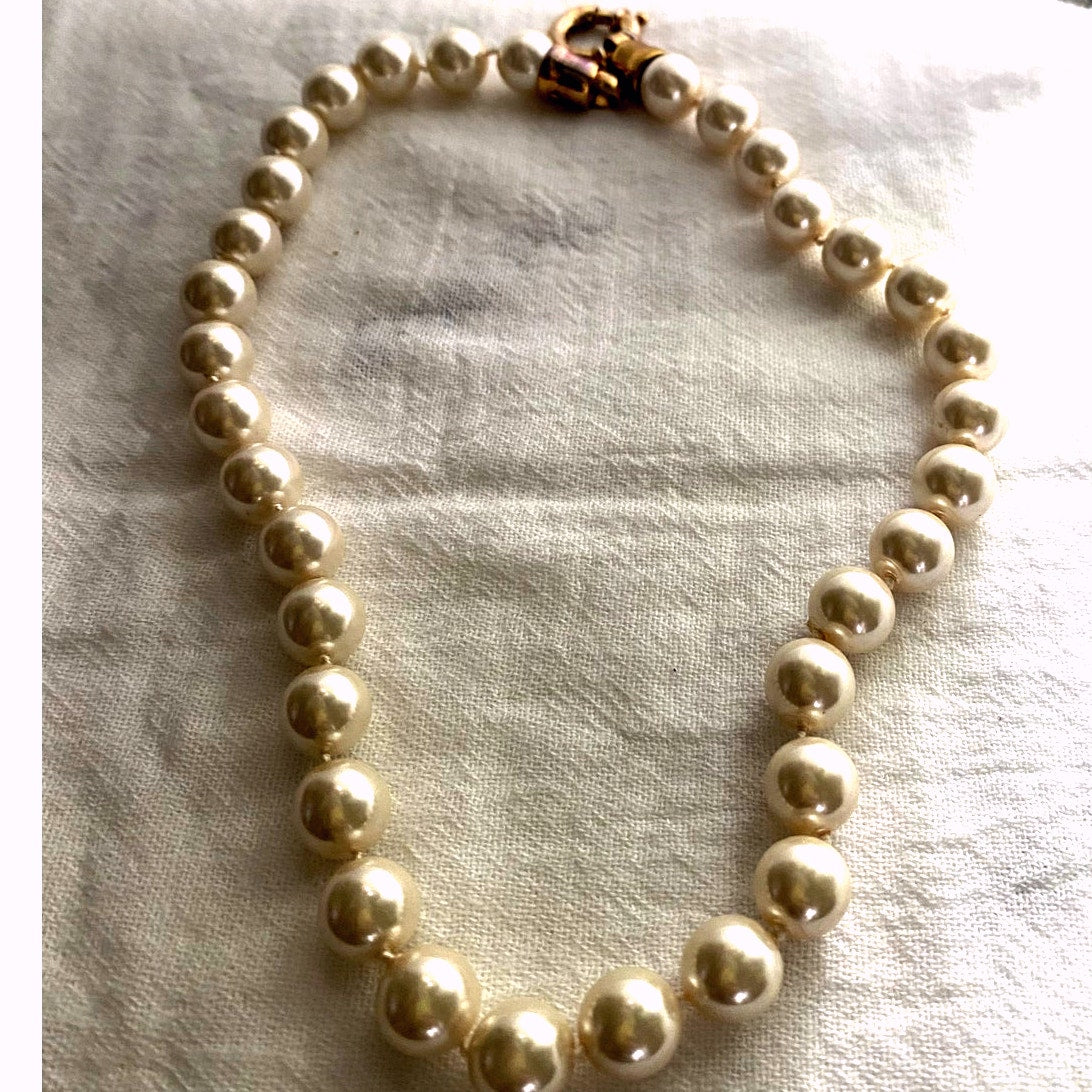 Vintage Peral Necklace with Gold Spring Ring Clasp 18-inch single strand Faux