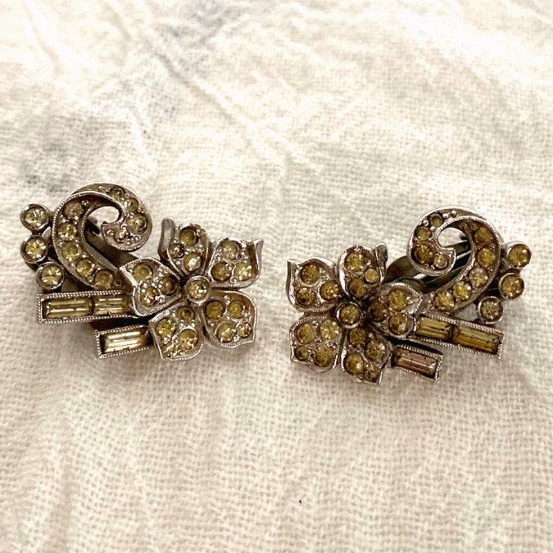 VTG Floral rhinestone clip on Earrings elegant 1950 Silver tone costume jewelry