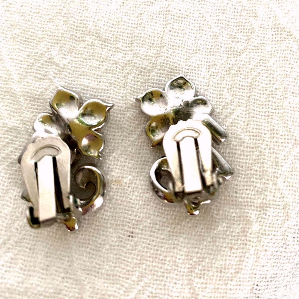 VTG Floral rhinestone clip on Earrings elegant 1950 Silver tone costume jewelry