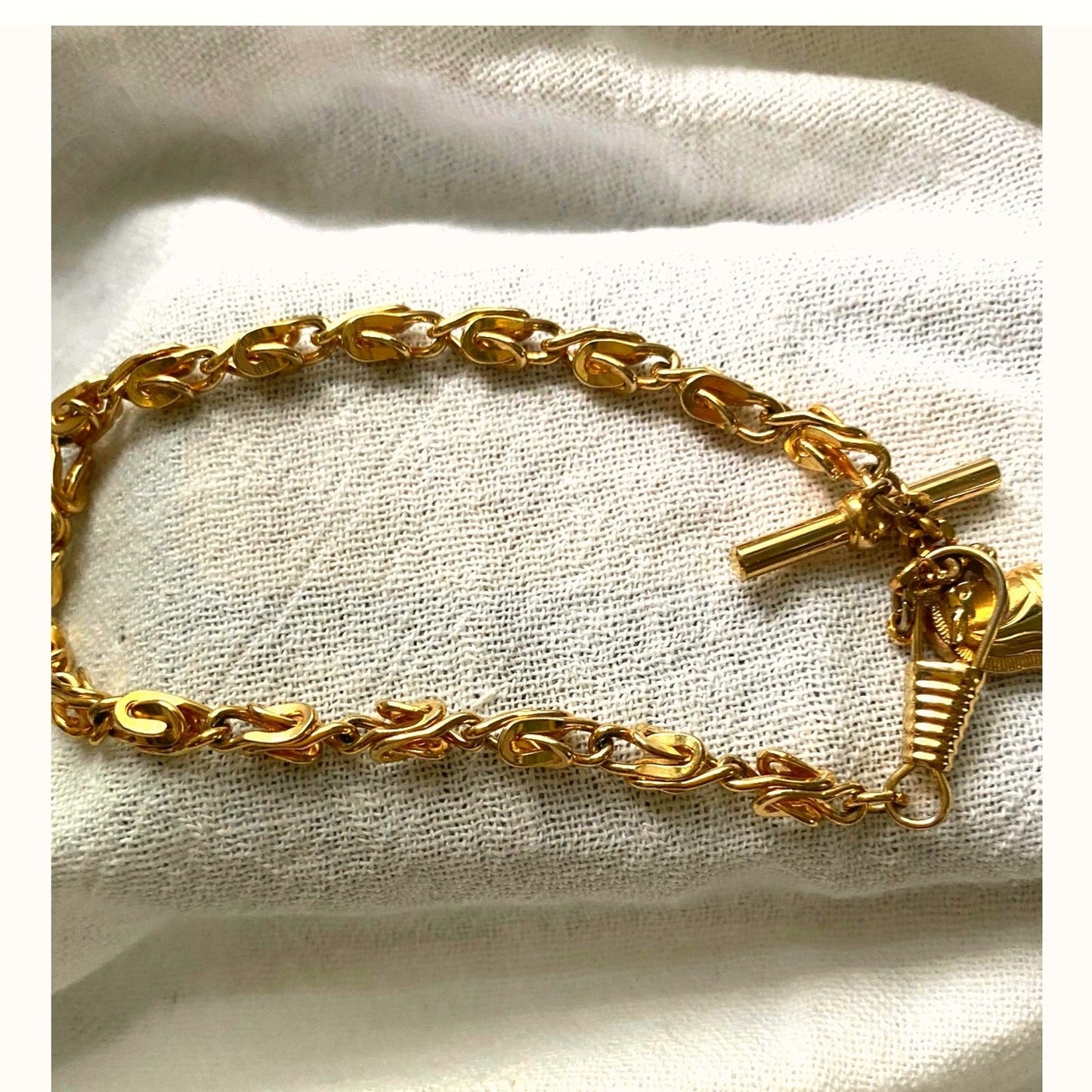 Vintage Gold chain Bracelet with knight Chess Piece charm retro toggle clasp