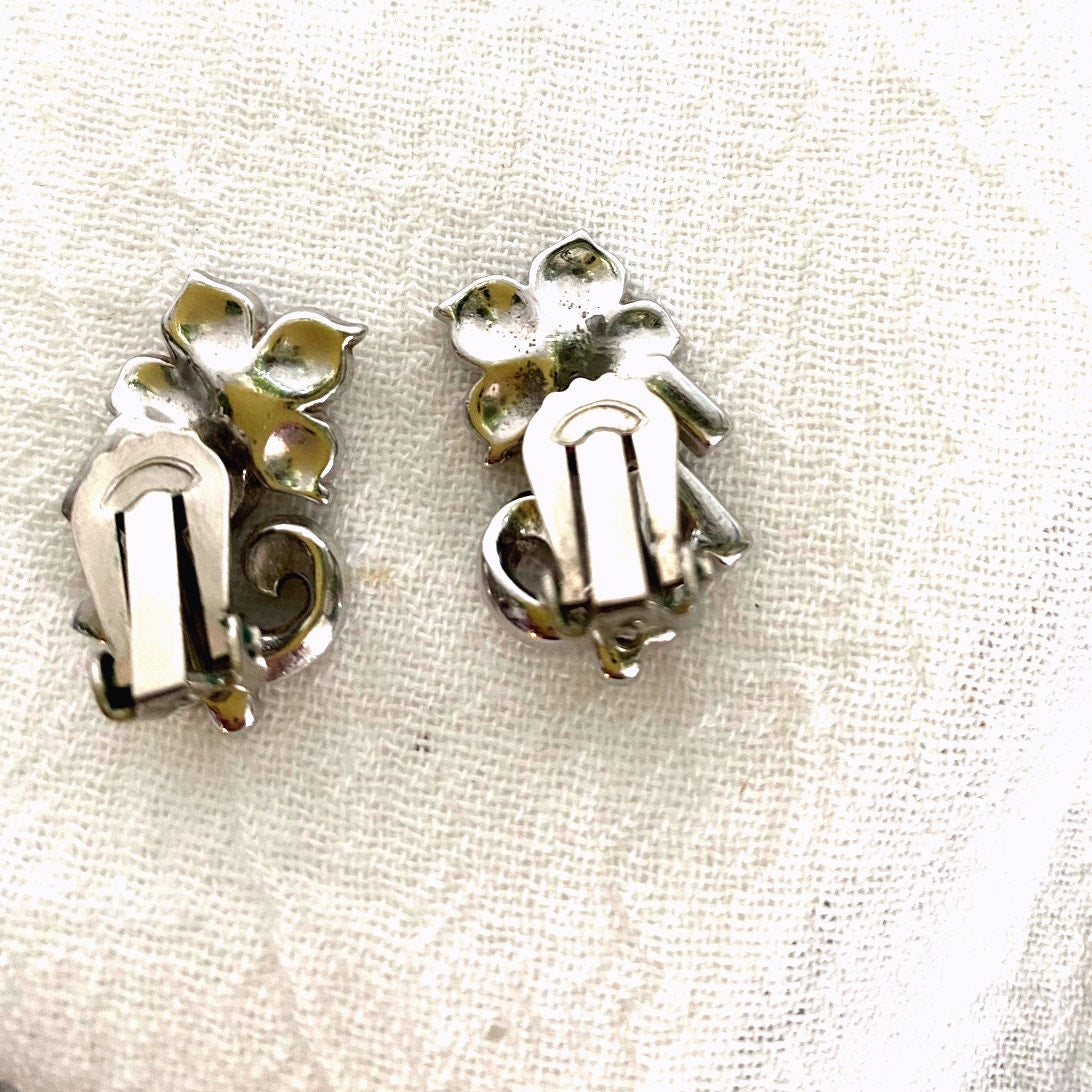 VTG Floral rhinestone clip on Earrings elegant 1950 Silver tone costume jewelry