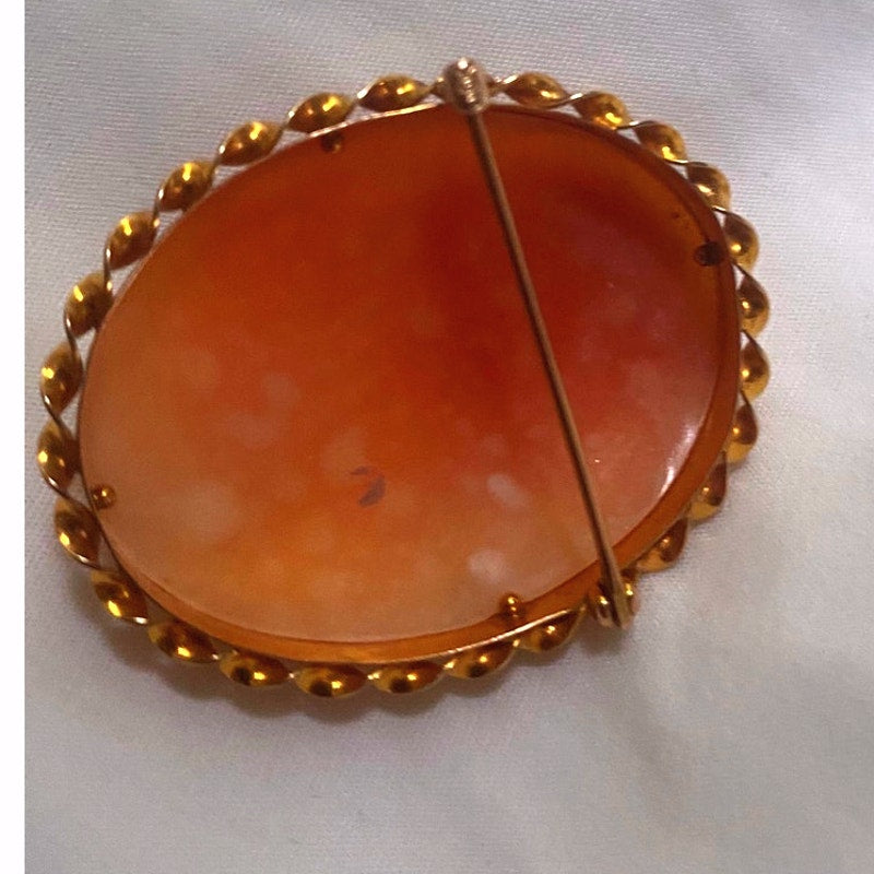 Vintage exquisite quality Authentic shell Cameo brooch 9ct gold